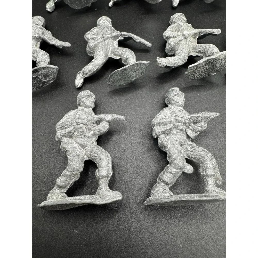 Lot Of 17 Vintage 1940 Metal Army Men -‎ 2